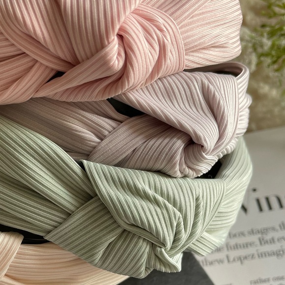 Accessories - Purple ribbed top knot headband